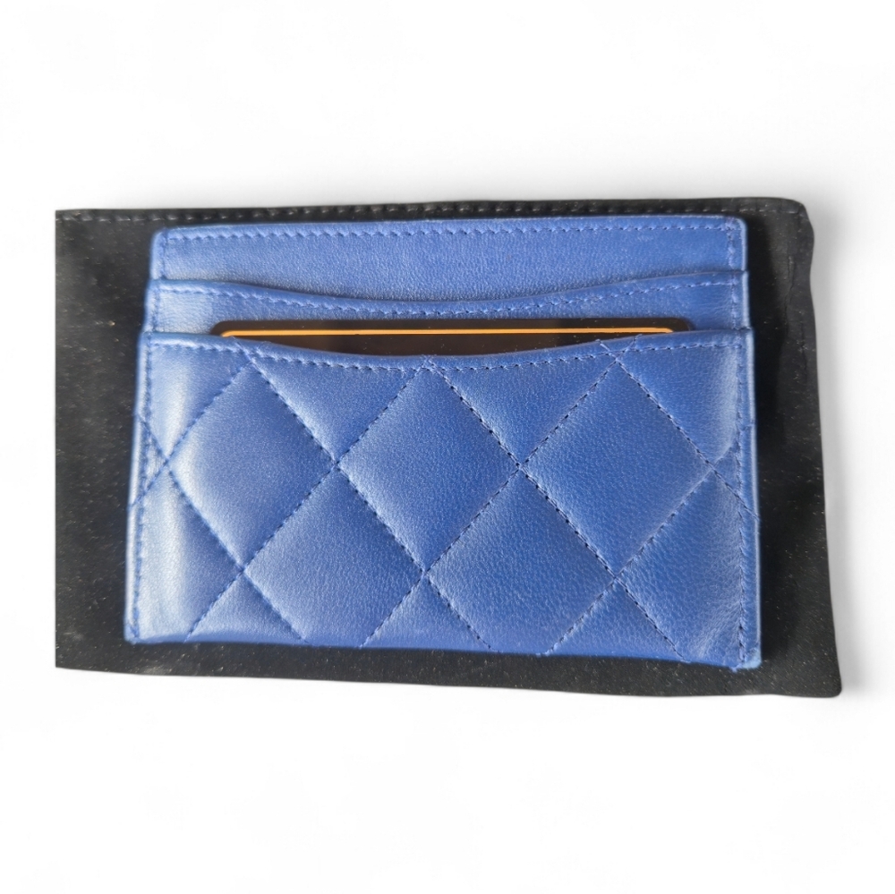 CHANEL Blue Quilted Card Holder with Gold Logo - Picture 5 of 7